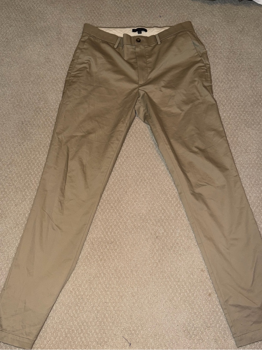 Banana Republic Men's Chinos in Light Khaki slim